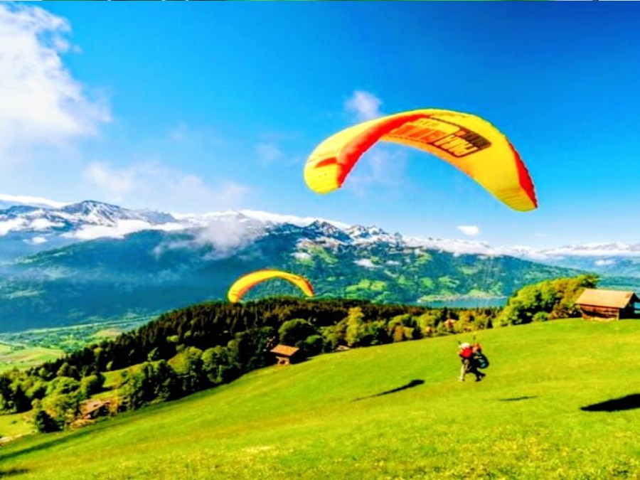 Paragliding in Chail